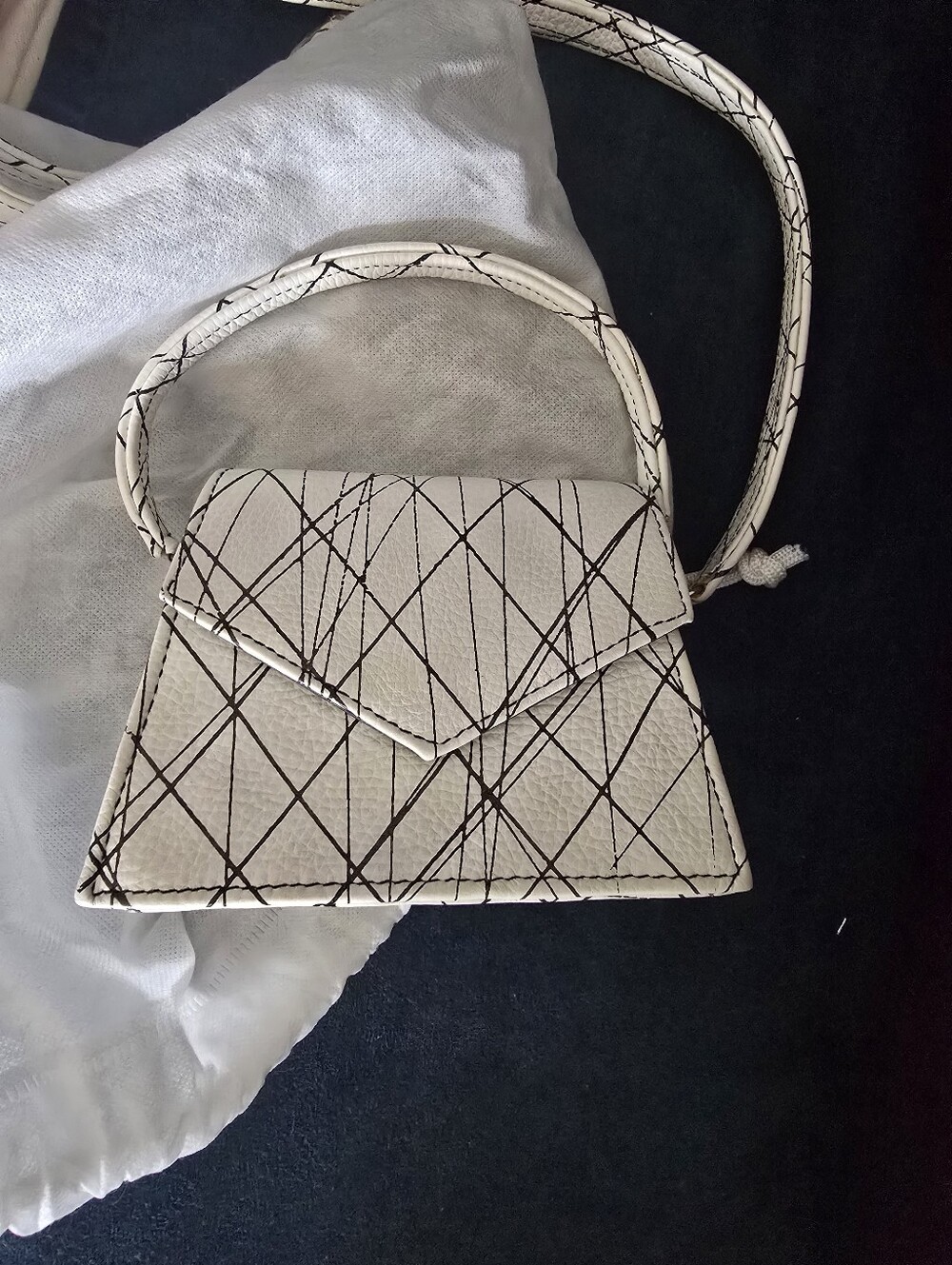 Anima Iris Black And White Zaza Bag
